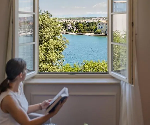 Отель Bastion Heritage