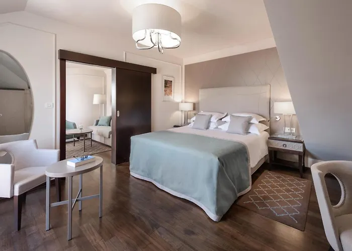 Отель Bastion Heritage 4*