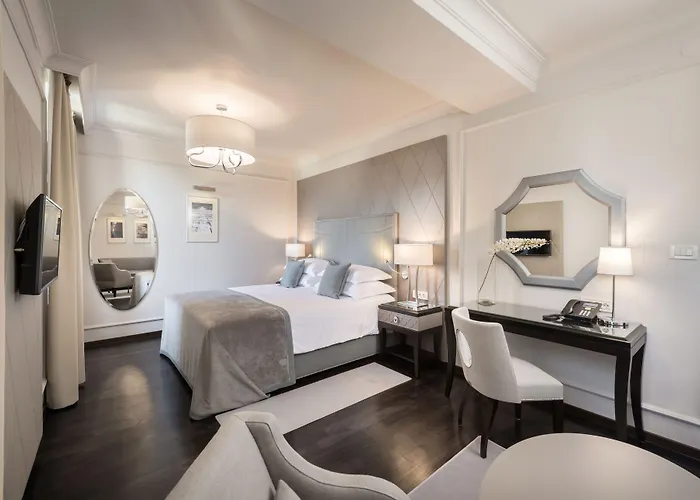 Отель Bastion Heritage 4*