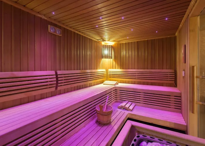 Отель Bastion Heritage 4*