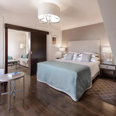 Hotel Bastion Heritage 4*